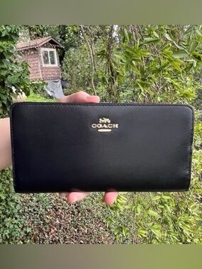 COACH Slim Wallet Credit Card Holder Black Smooth Leather w Gold Hardware